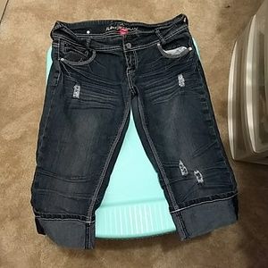 Almost famous capri pants